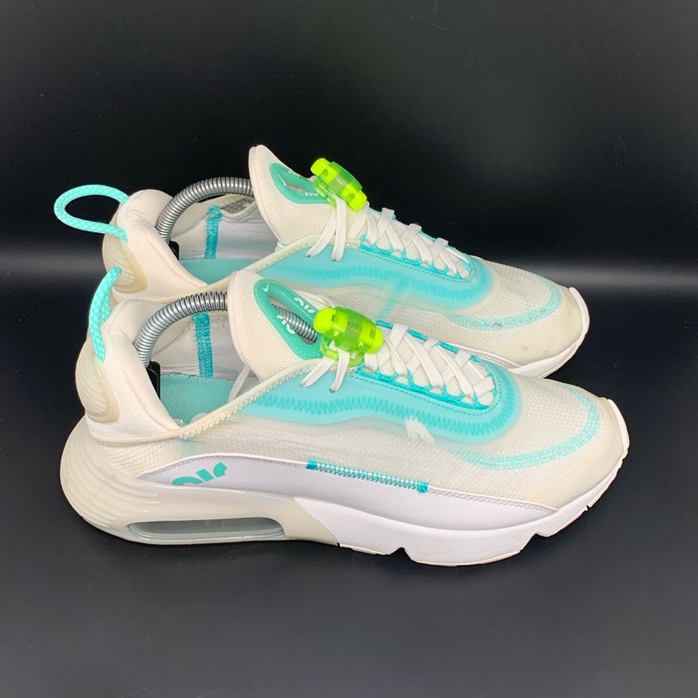 Nike‎ Air Max 2090 Retro Futurism Sail Running Shoes CK2612-101 Women's Sz 10